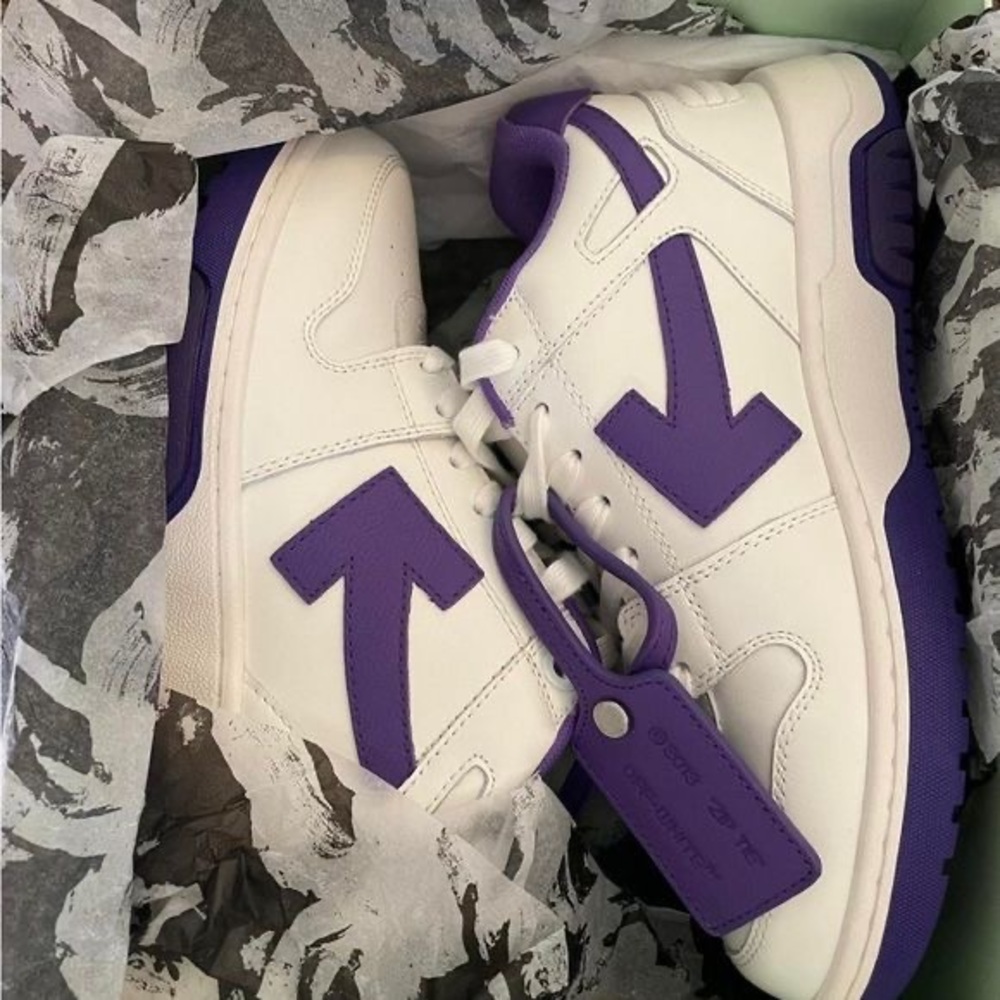 off whites size 9/5 wore 2 twice in great condition Dm for any purchases